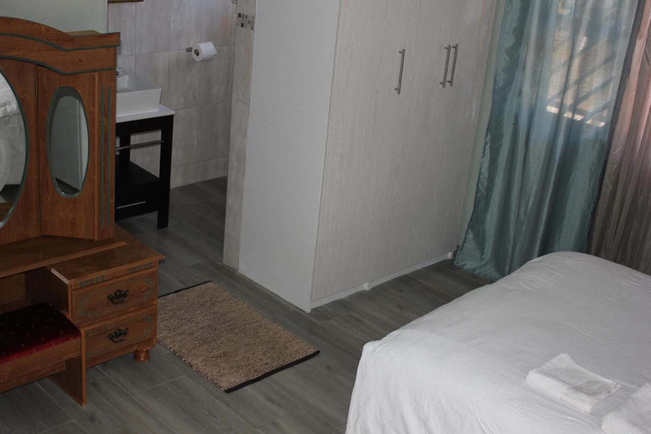 Coco Palm Bed & Breakfast Windhoek Ngoại thất bức ảnh