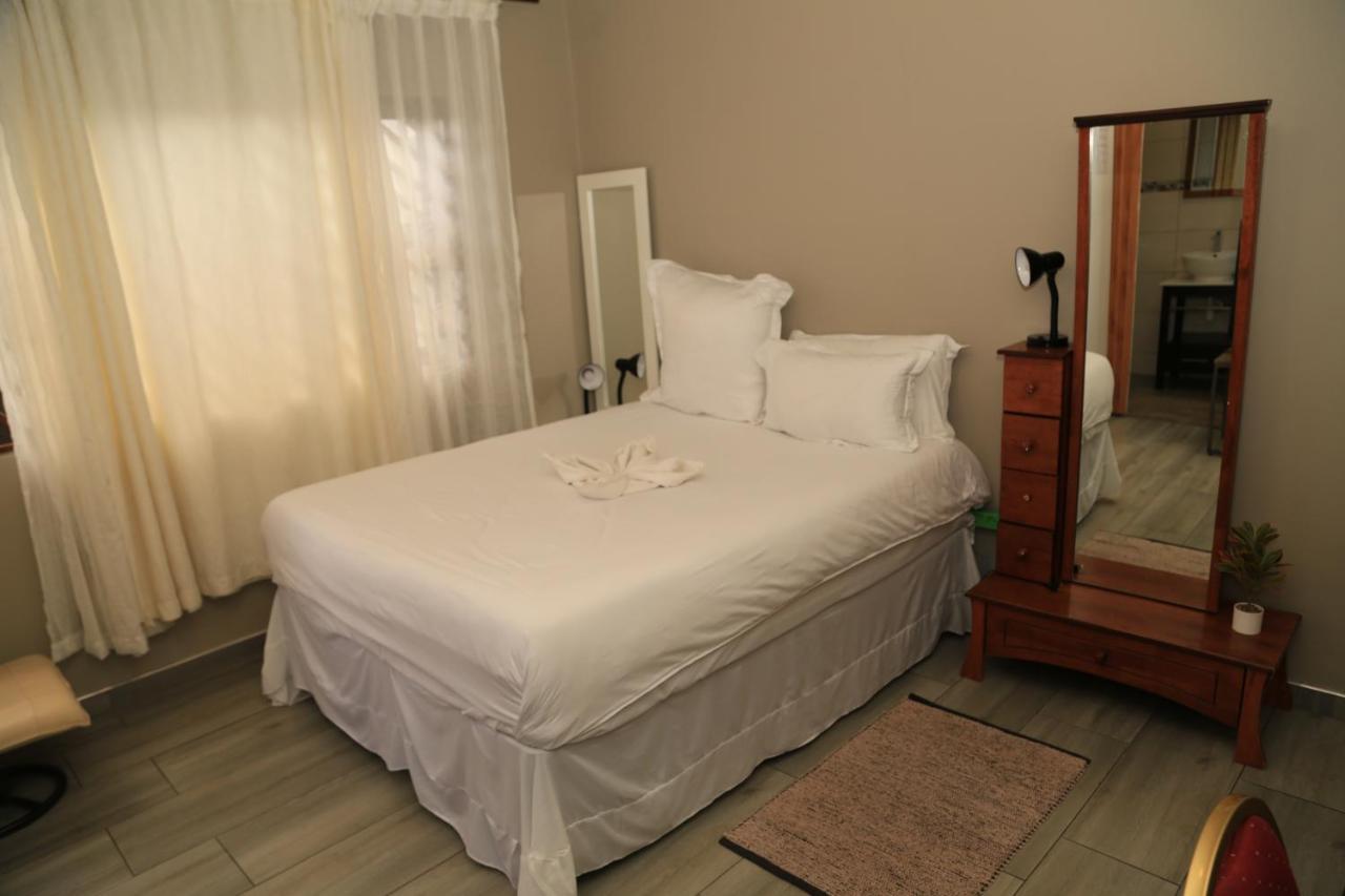 Coco Palm Bed & Breakfast Windhoek Ngoại thất bức ảnh