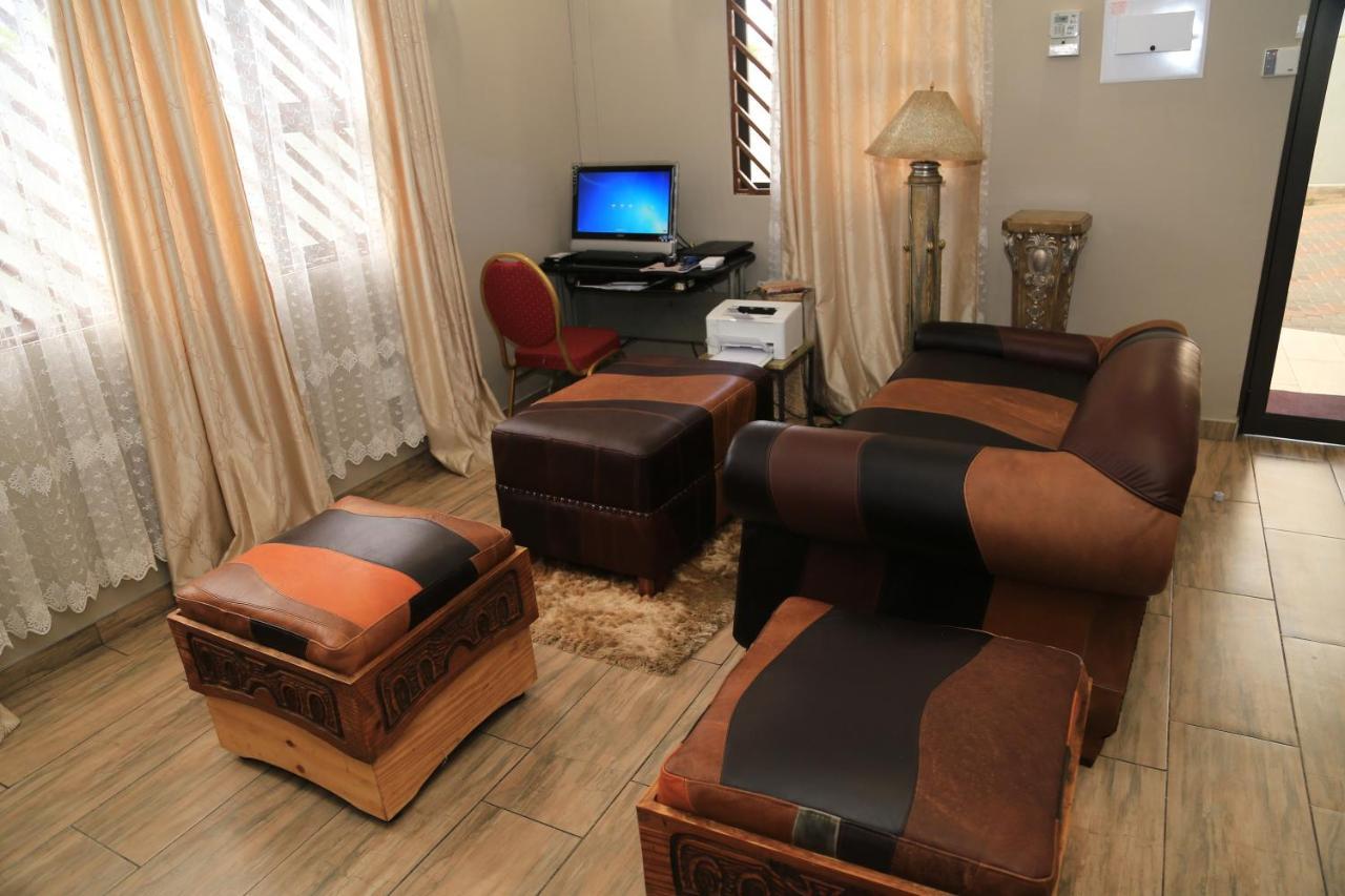 Coco Palm Bed & Breakfast Windhoek Ngoại thất bức ảnh